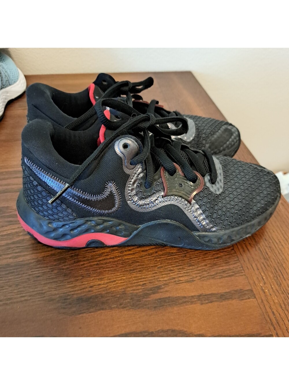 Nike React Basketball Shoes Black Red mens  Size 8 running exercise sneaker
